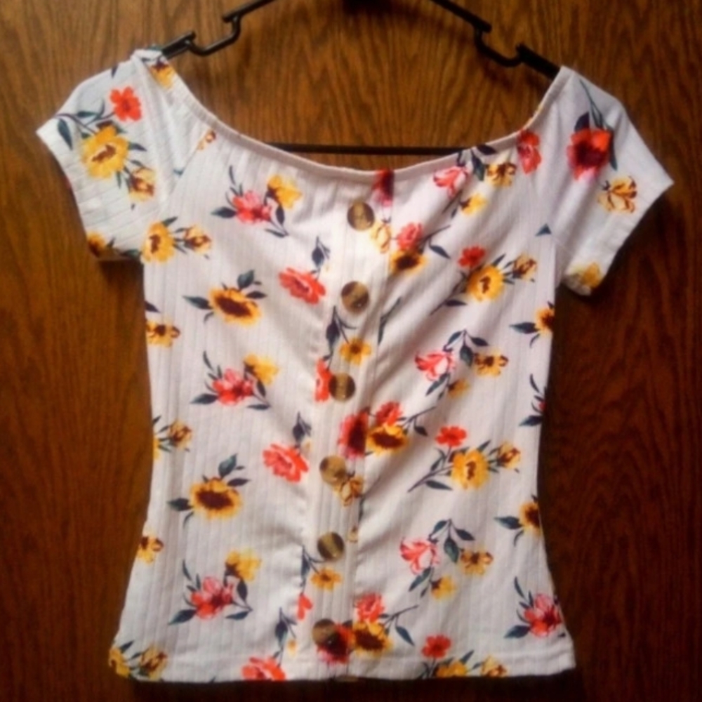 Rue21 White Floral Button-Up Blouse